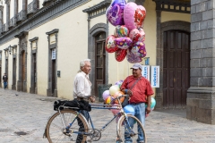 Selling-Balloons-on-the-Square-Zacatlan